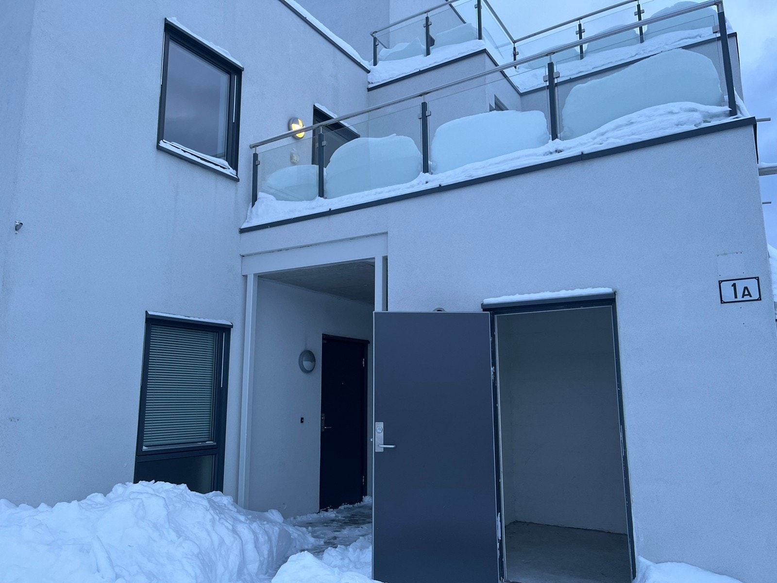 Egen ute-bod (åpen dør) Galleribilde