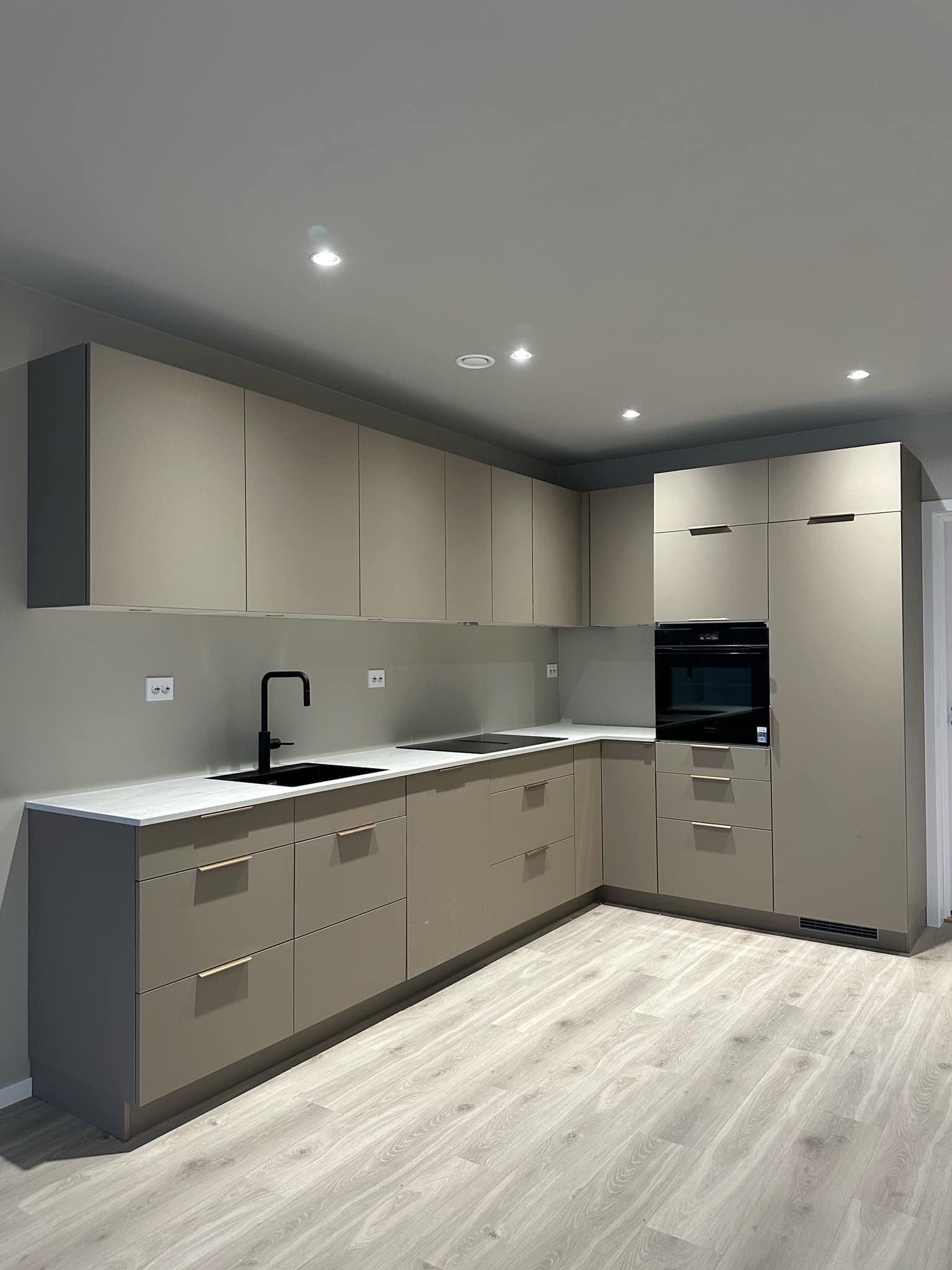 Bilde illustrerer standard materialer gulv, maling. Fra annet prosjekt. Galleribilde