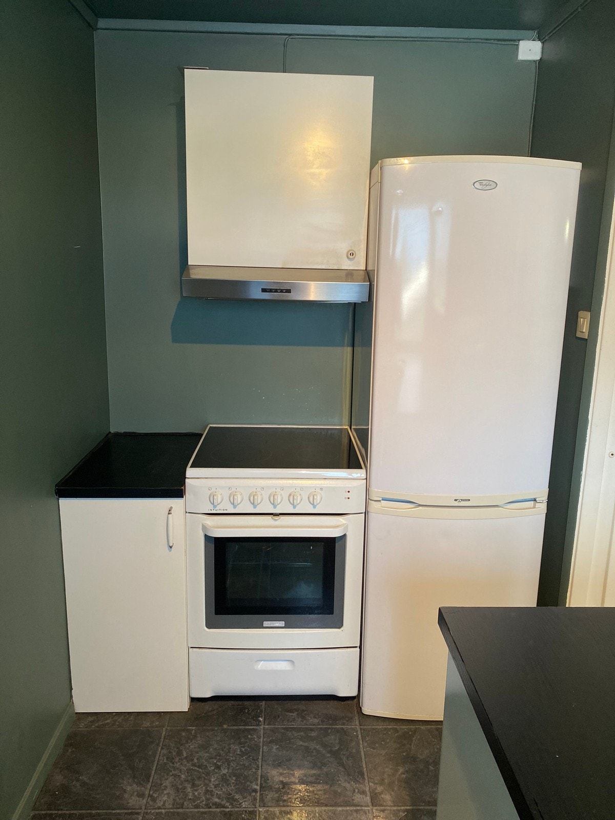 Komfyr og kjøleskap medfølger Galleribilde