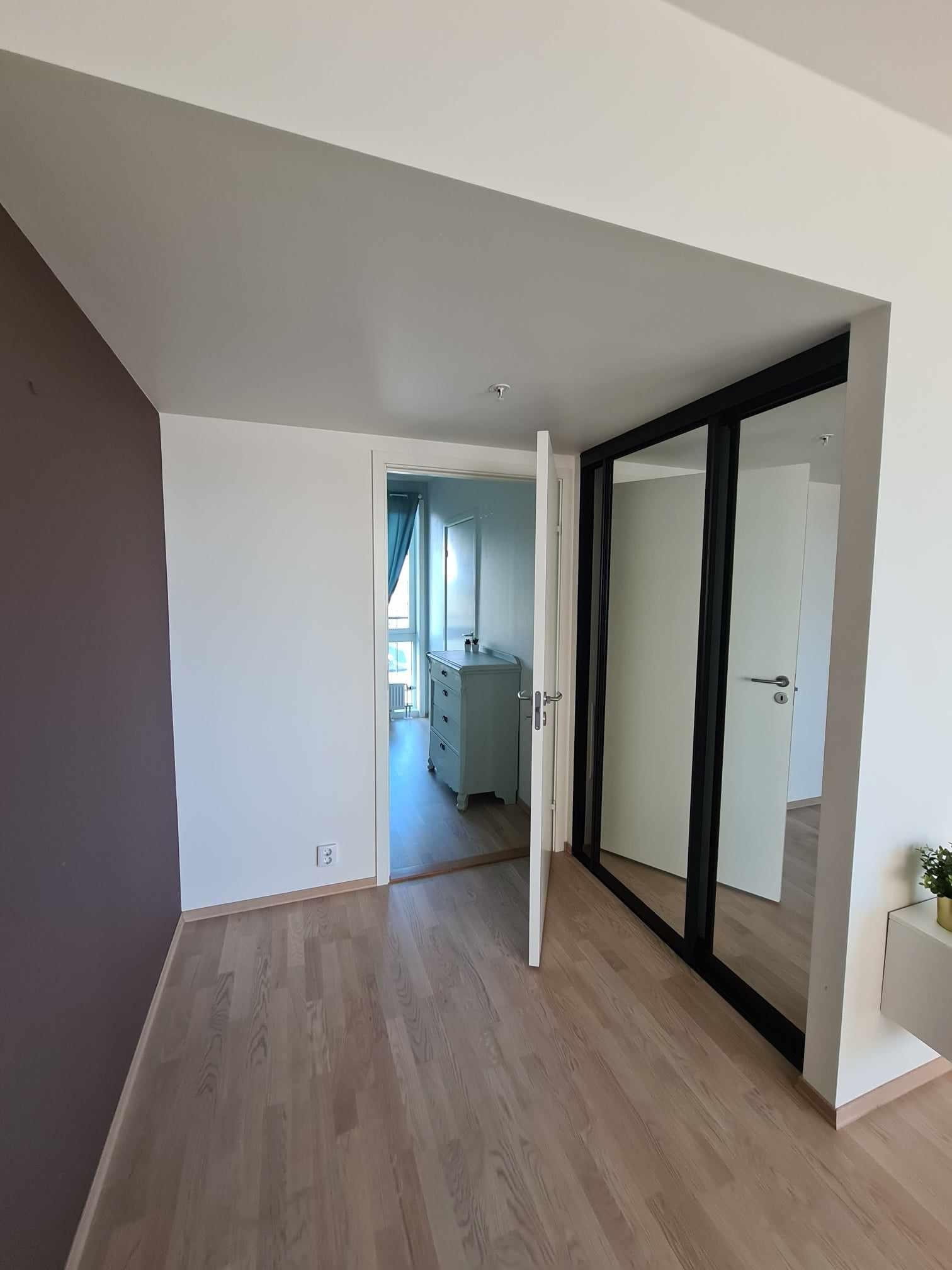 Mellomgang til soverom med liten bodplass Galleribilde