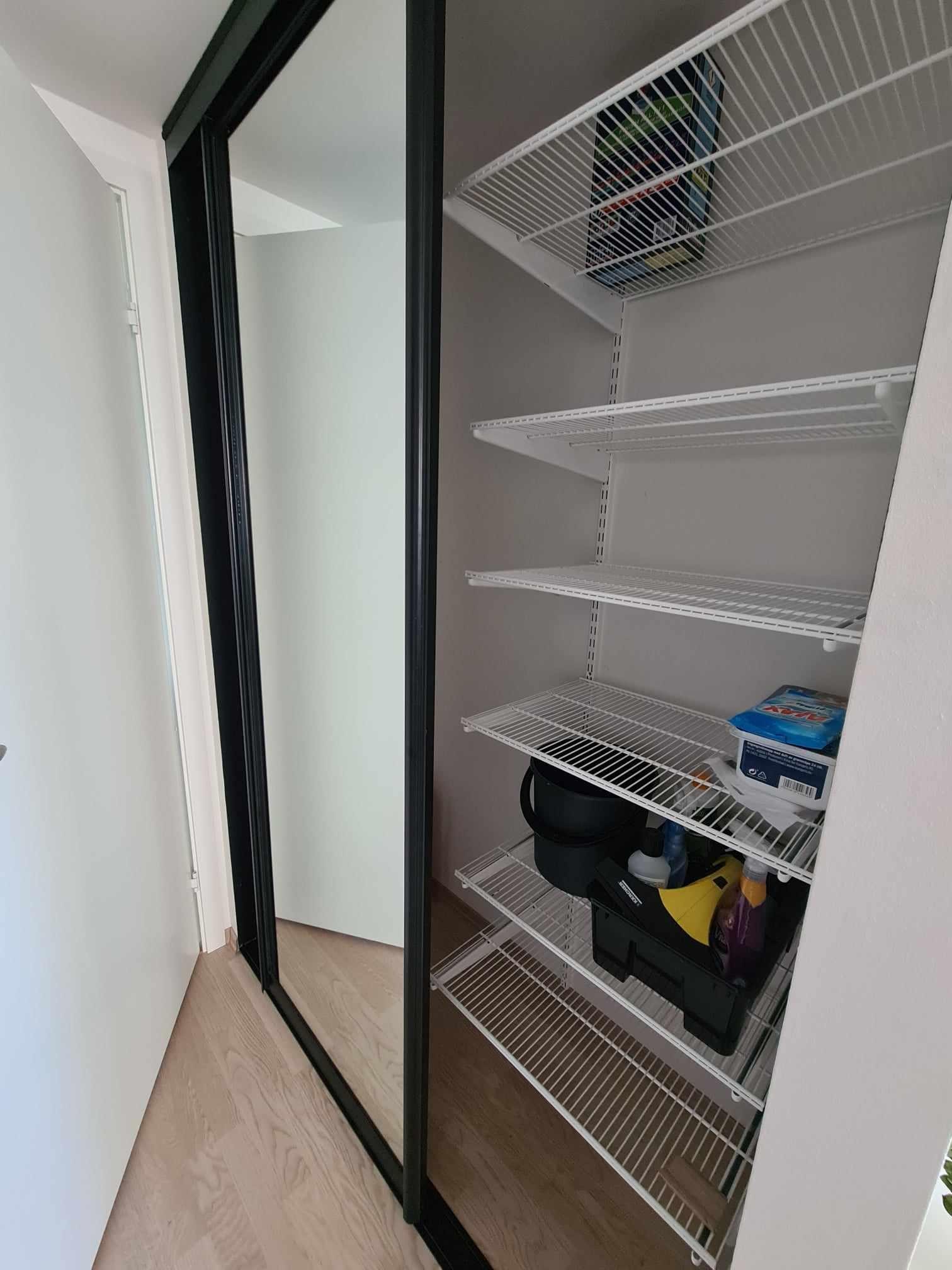 Bodplass i mellomgang Galleribilde