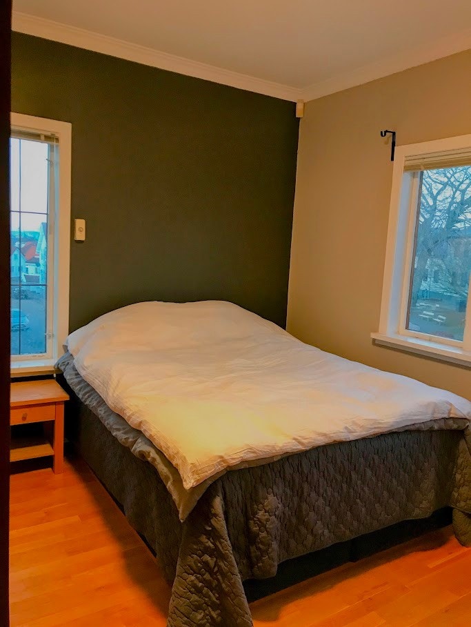 Soverom 2, plass på dobbeltseng med god lys Galleribilde