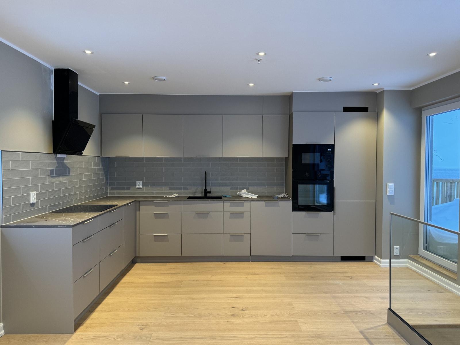 Kjøkken med mye oppbevaring Galleribilde