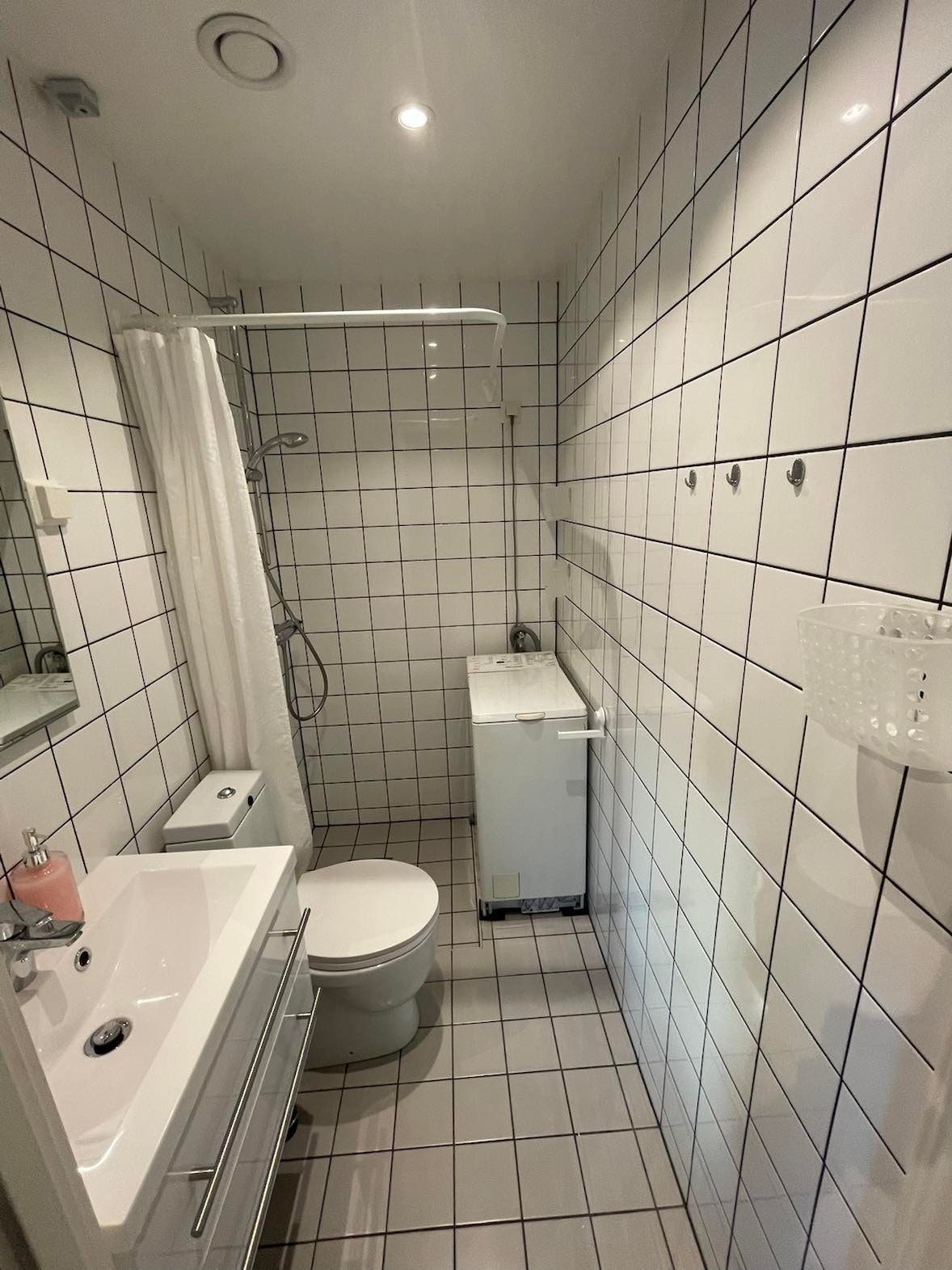 Bad, vaskemaskin følger leiligheten Galleribilde