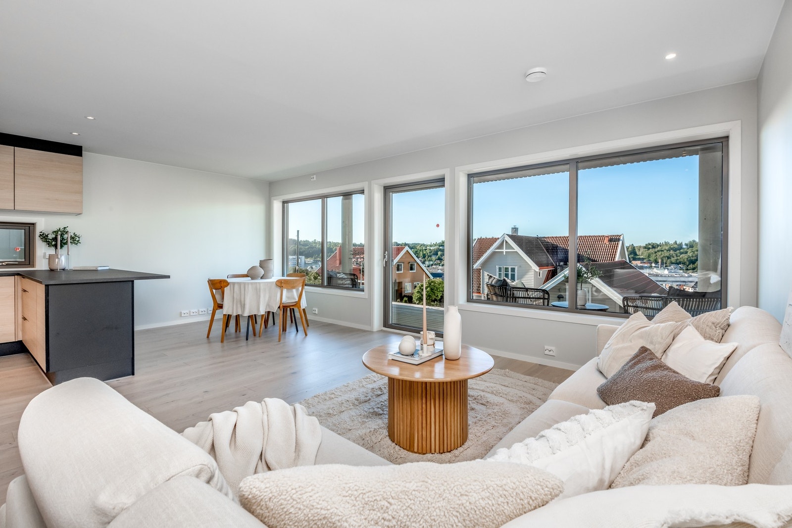 Det er vektlagt gjennomtenkte løsningen og god standard i hele leiligheten. Galleribilde