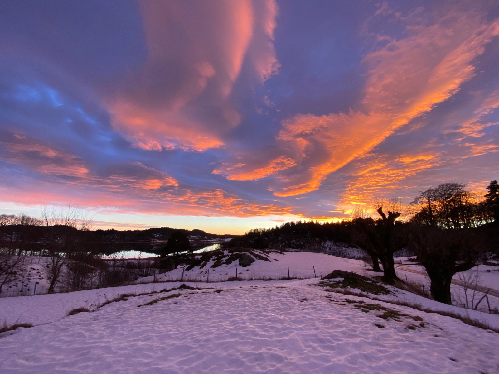 Naturskjønne omgivelser med en rekke fine turområder Galleribilde