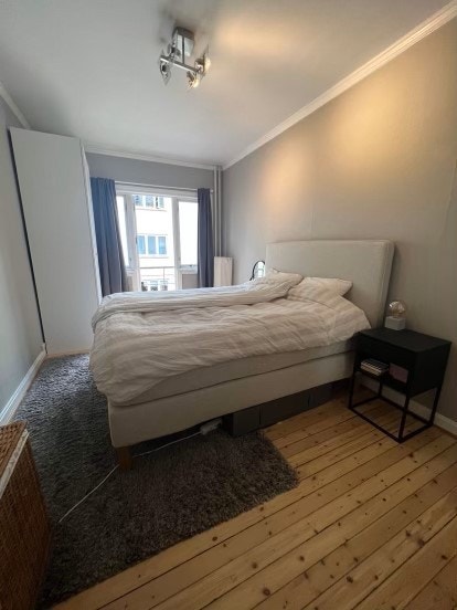 Soverom - mot øst - bakgård - dør ut til rømingsbalkong Galleribilde