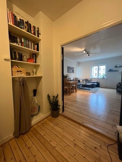 Fra mellomgang inn til stue Galleribilde