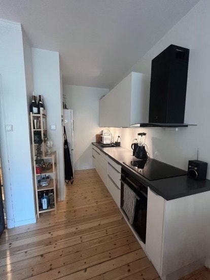 Nytt kjøkken 2020 med hvitevarer - åpen løsning Galleribilde