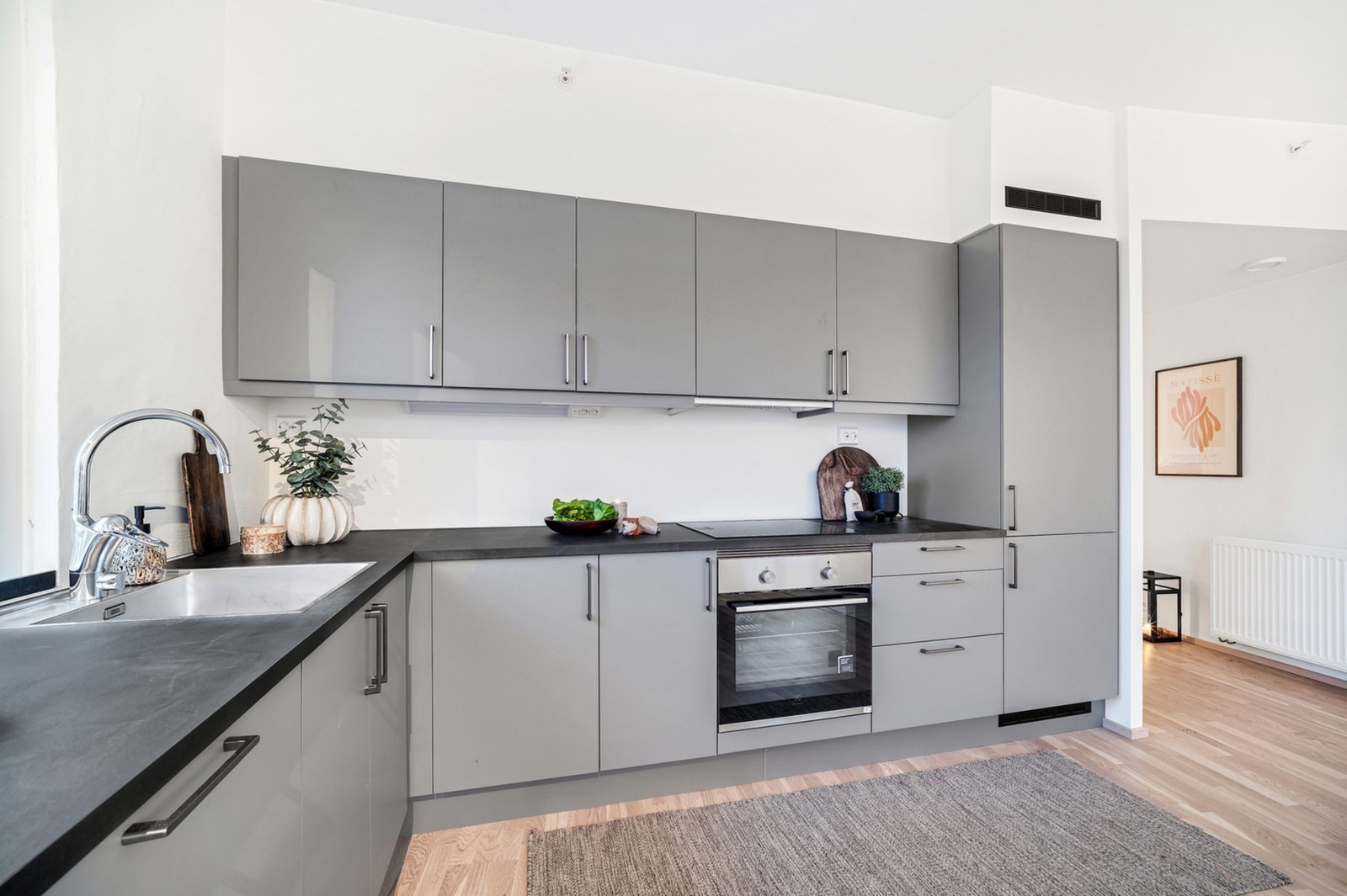 Leilighetene kommer i moderne og tidsriktige material - og fargevalg. Bildet er fra visningsleiligheten vi nå har tilgjengelig! Galleribilde