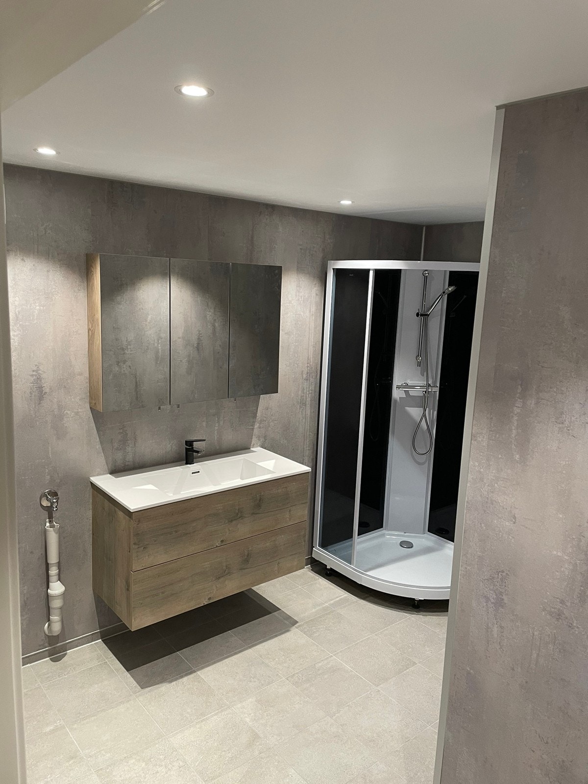 Nyoppusset bad fra 2024, på ca 7,5m2 Galleribilde