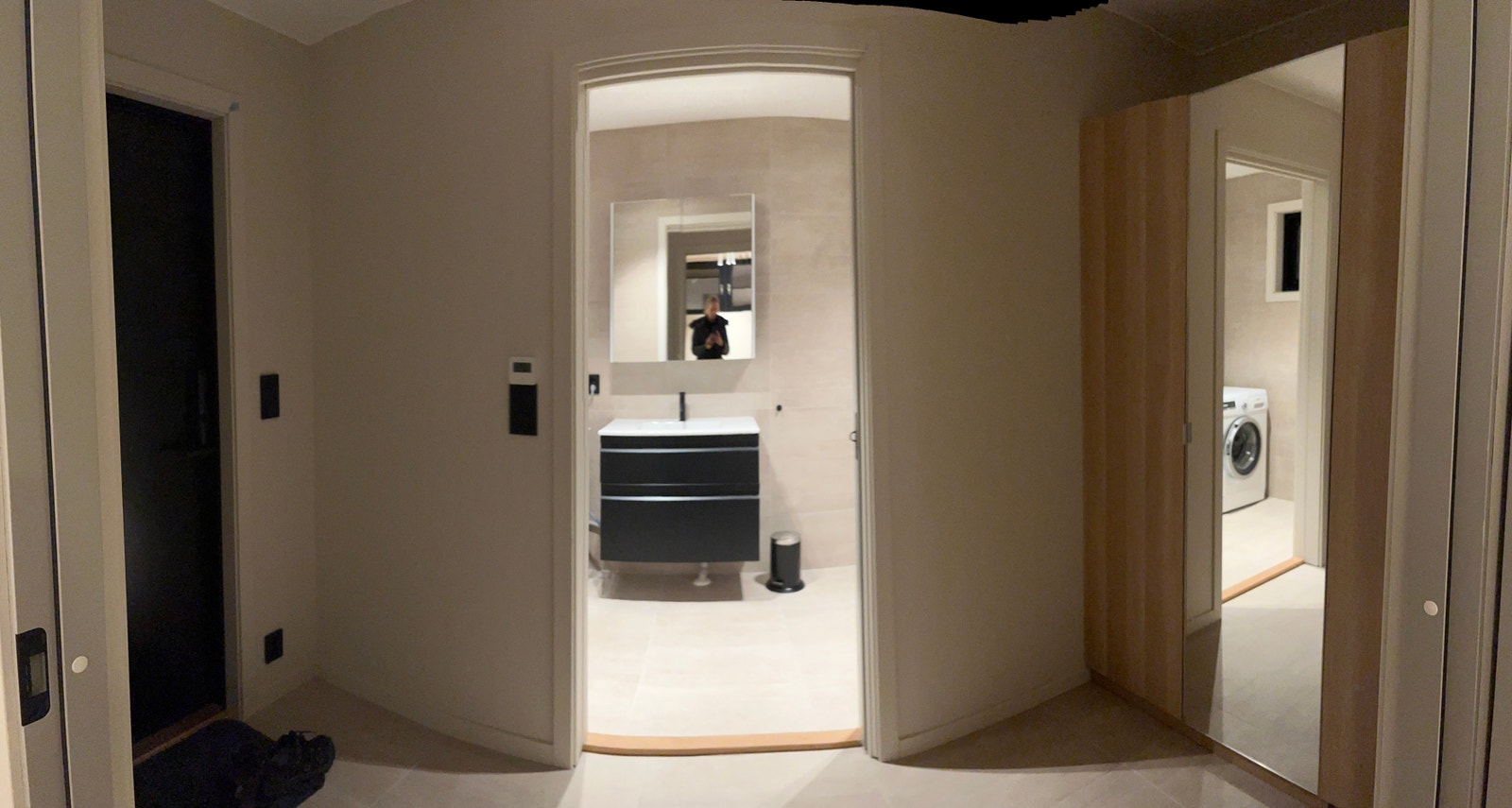 Fra kjøkken/oppholdsrom mot gang og bad Galleribilde