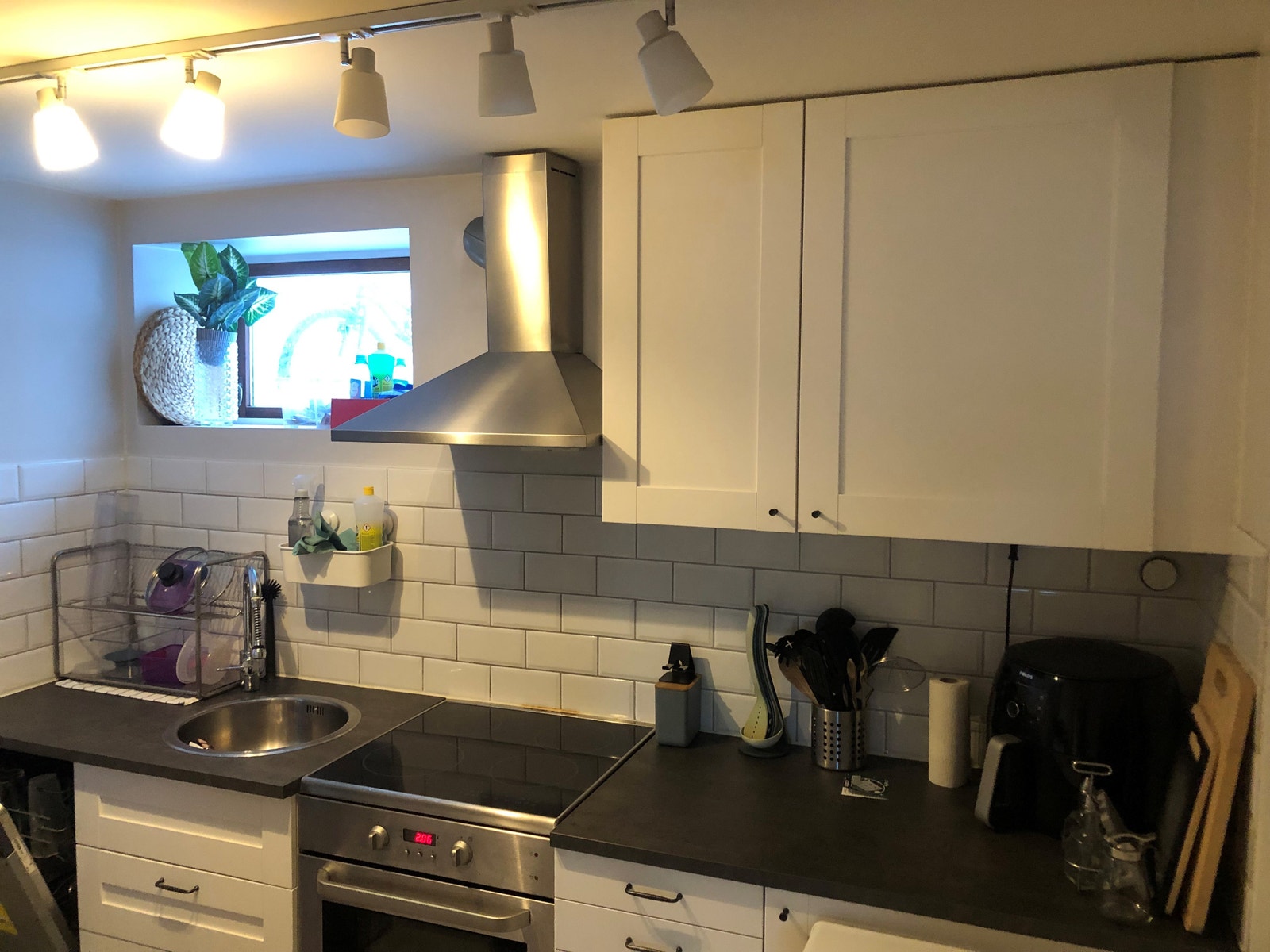 Kombiskap, stekeovn og oppvaskmaskin Galleribilde