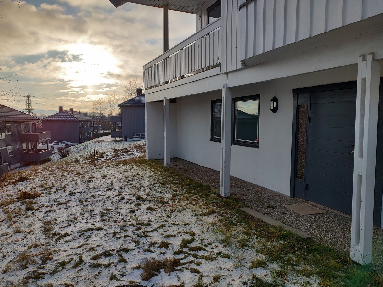 Egen inngang med uteområde. Galleribilde