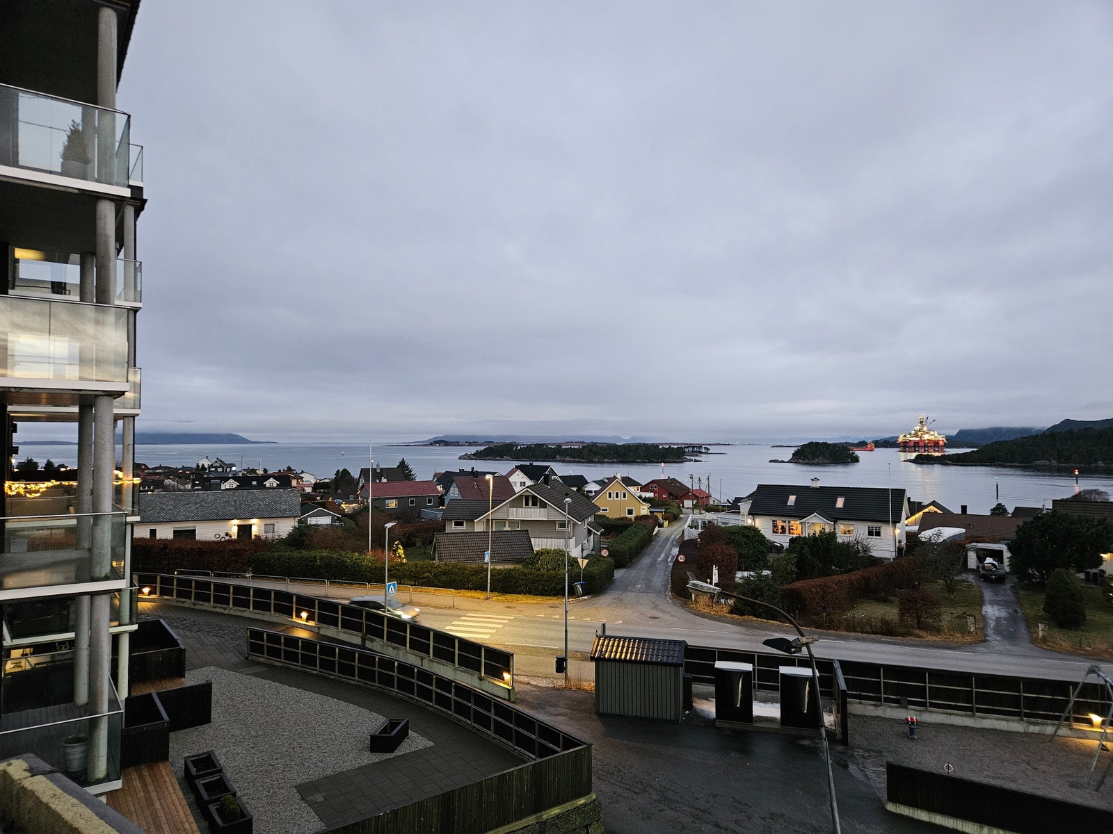 Utsikt mot Kalvåg fra 3 etg Galleribilde