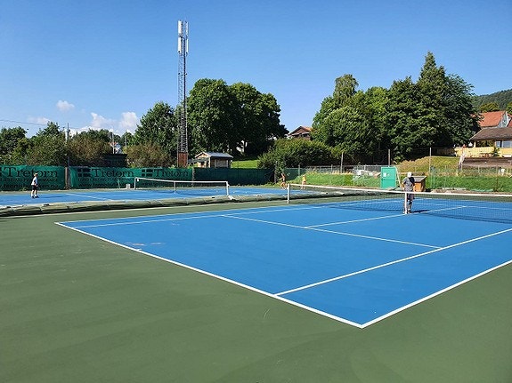 Tennisbane i umiddelbar nærhet Galleribilde
