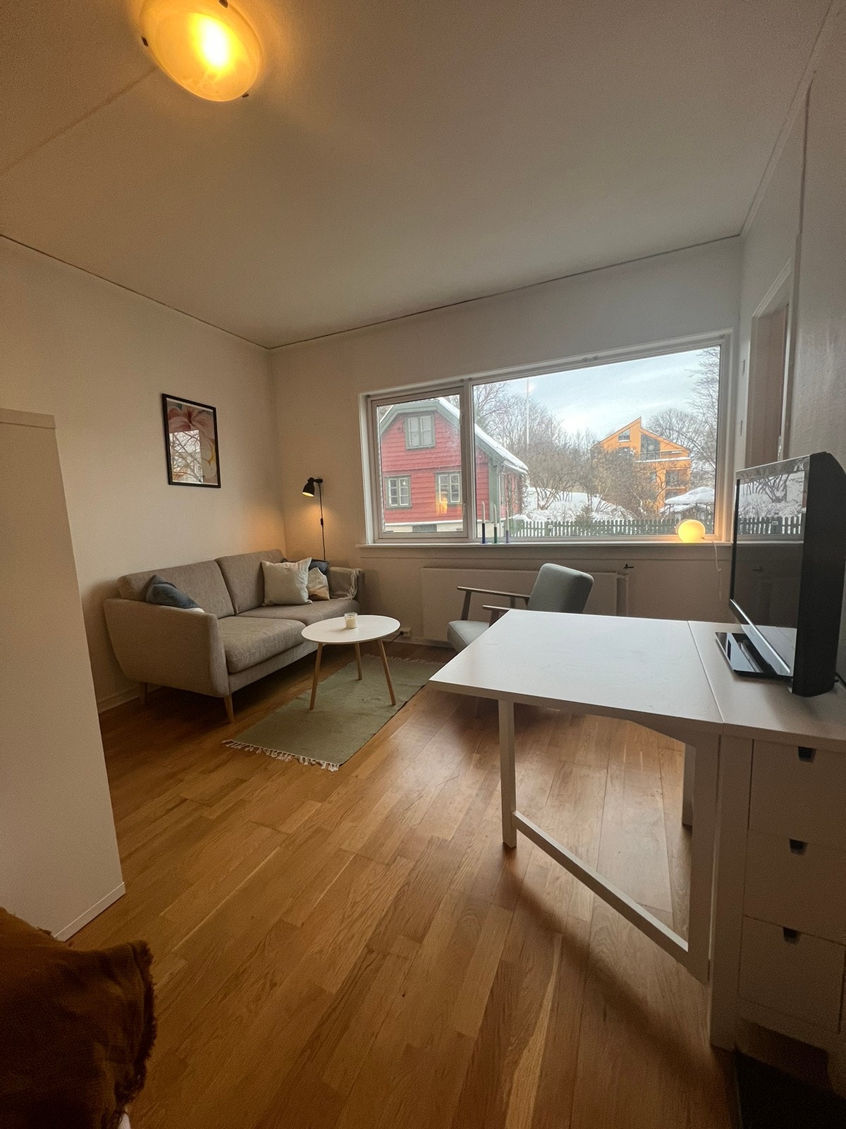 Spisebordet kan slås opp og ned ved behov Galleribilde