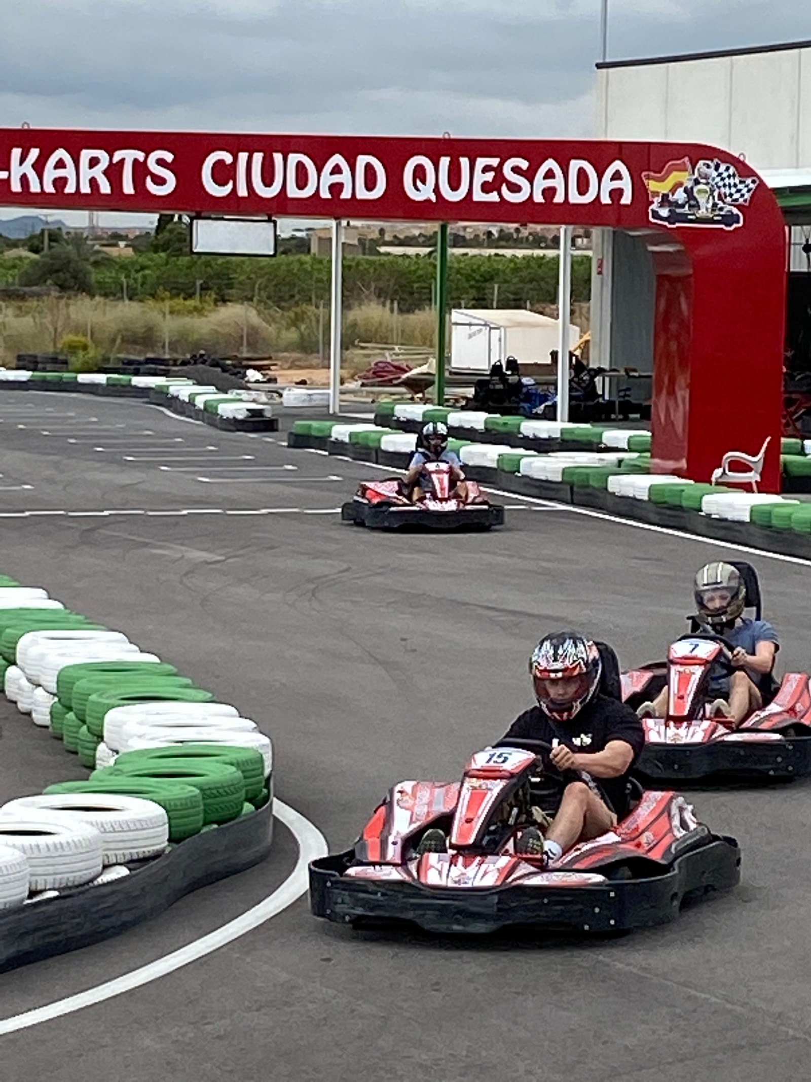 Det er flere Go-kart baner i området. Her er bilde fra den nyeste som er i Ciudad Quesada, ca 10 min kjøring unna leiligheten. Galleribilde