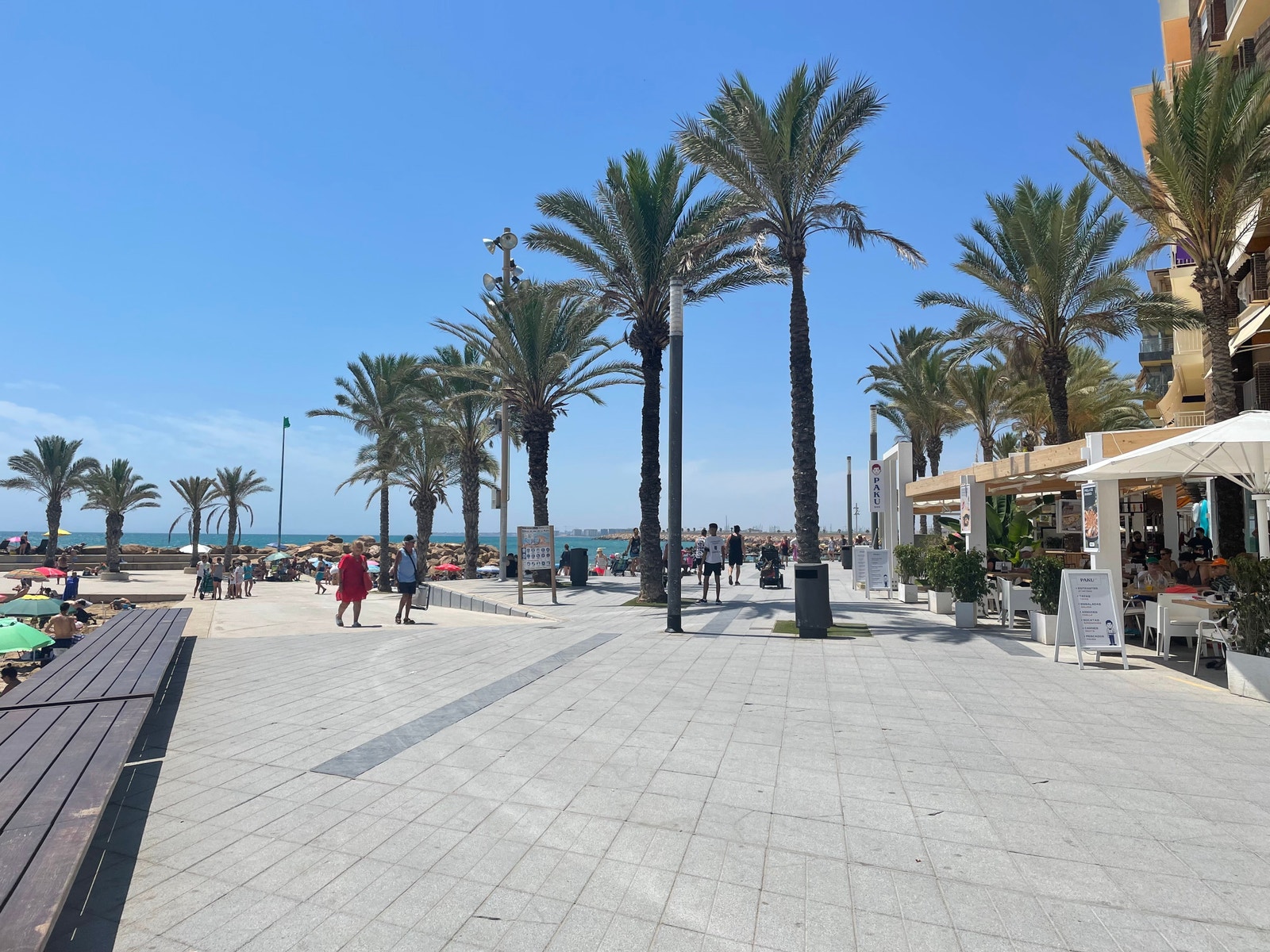 Fra sentrumspromenaden av Torrevieja. Galleribilde