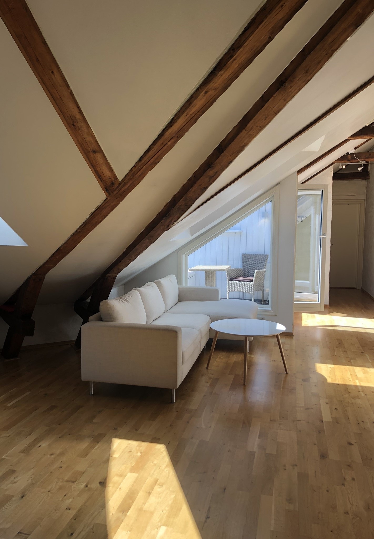 Stue og balkong Galleribilde