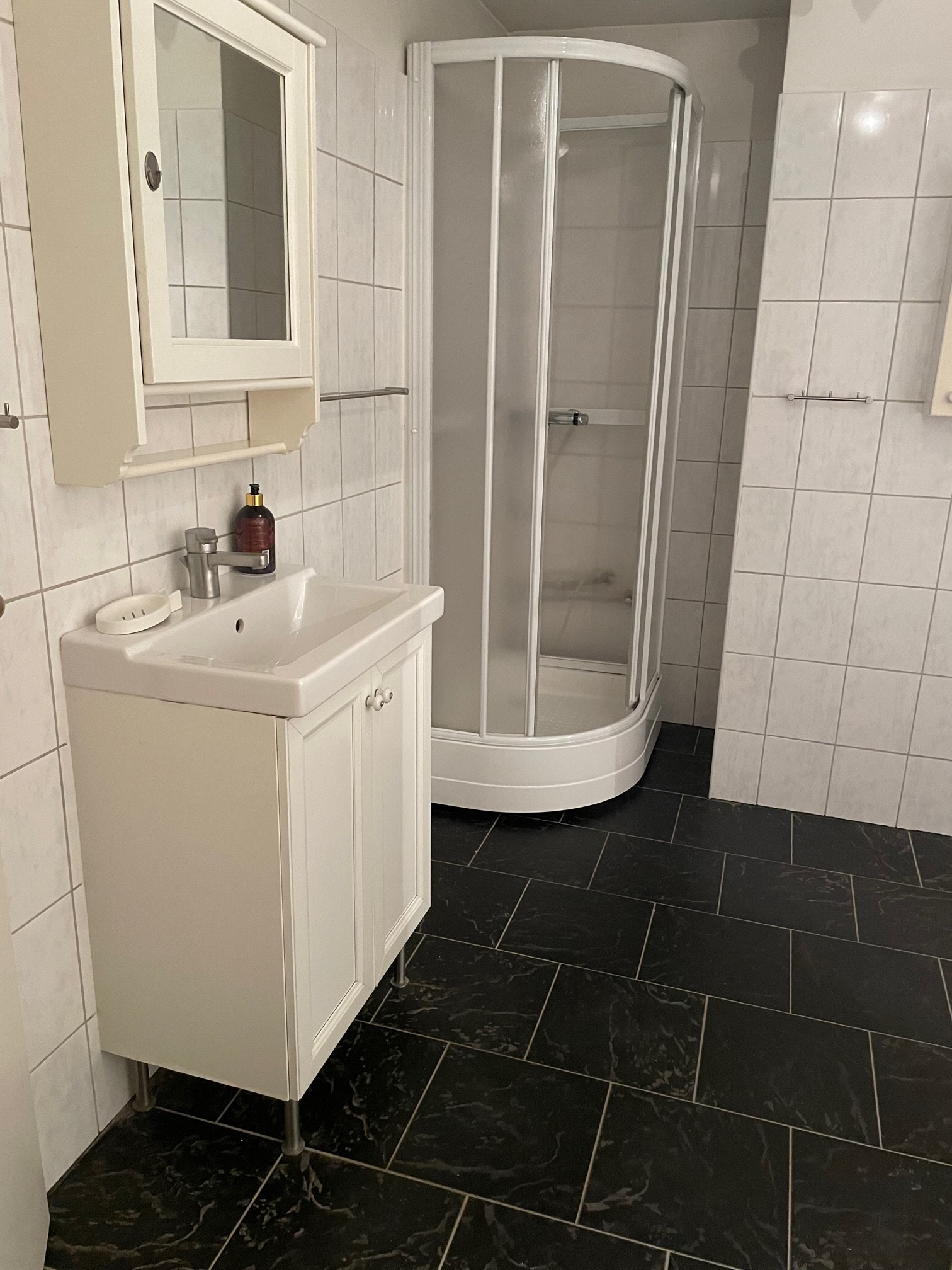 Bad nr. 2 underetasje Galleribilde