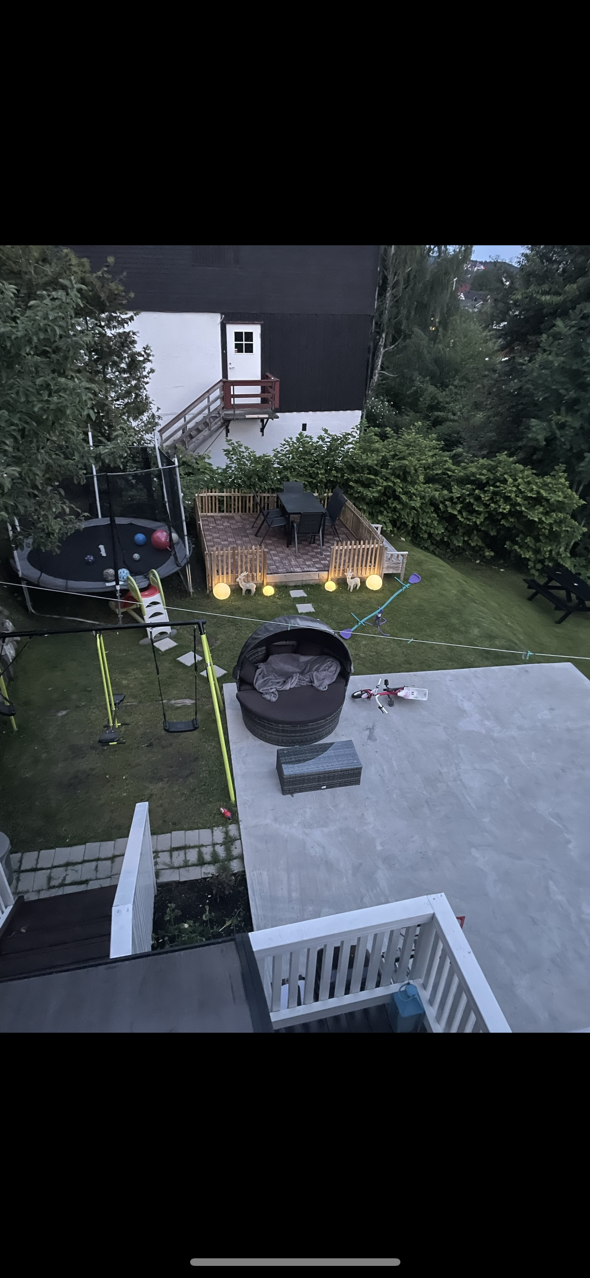 Hage bak huset Galleribilde