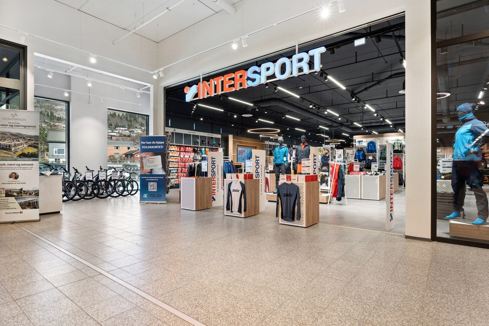 Her kan du få kjøpt deg treningstøy om du går med tanker om å trimme litt meir Galleribilde