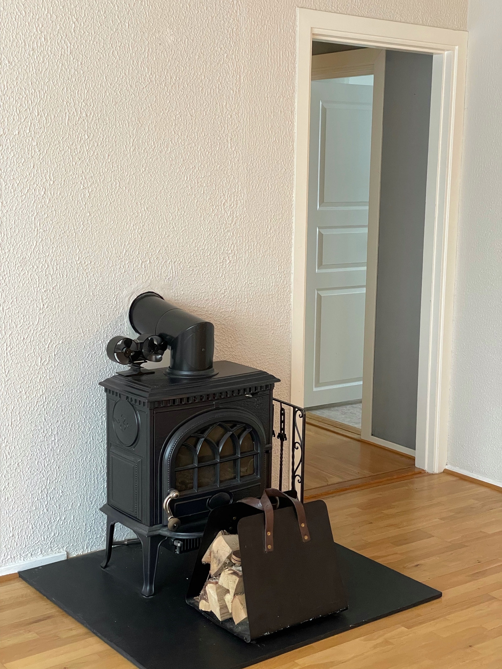 Peis i stue Galleribilde