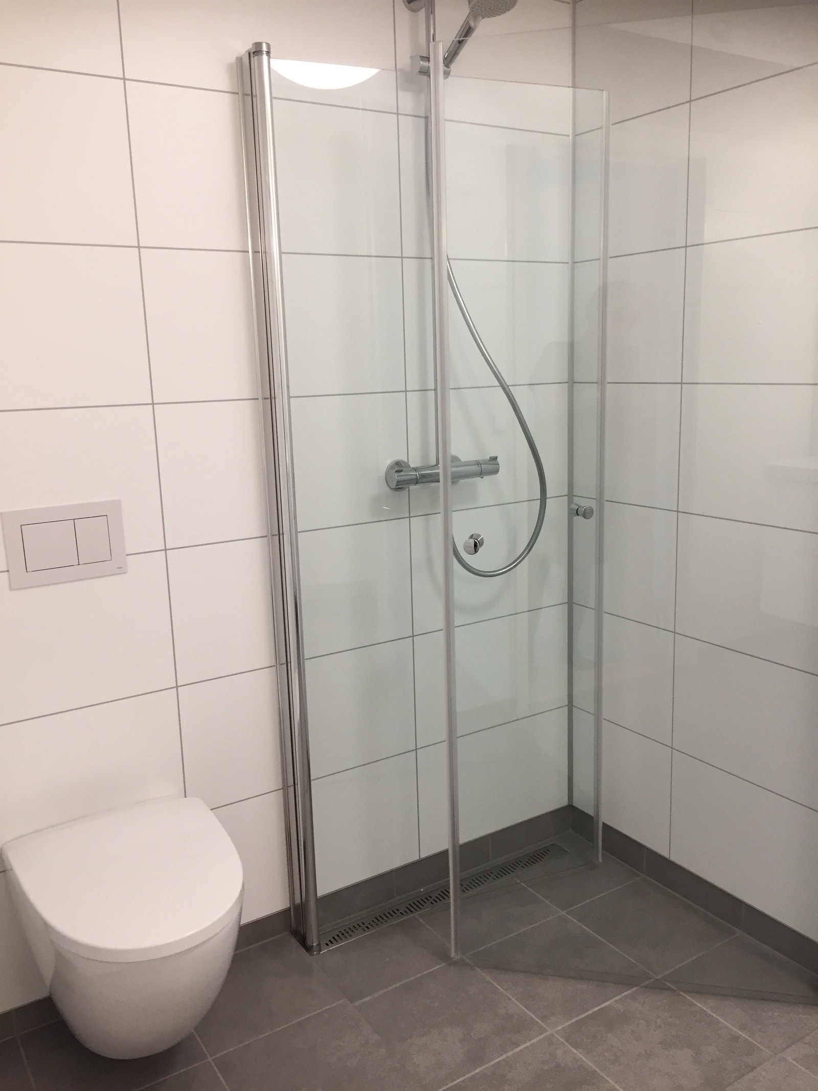 Bad - dusj og toalett Galleribilde