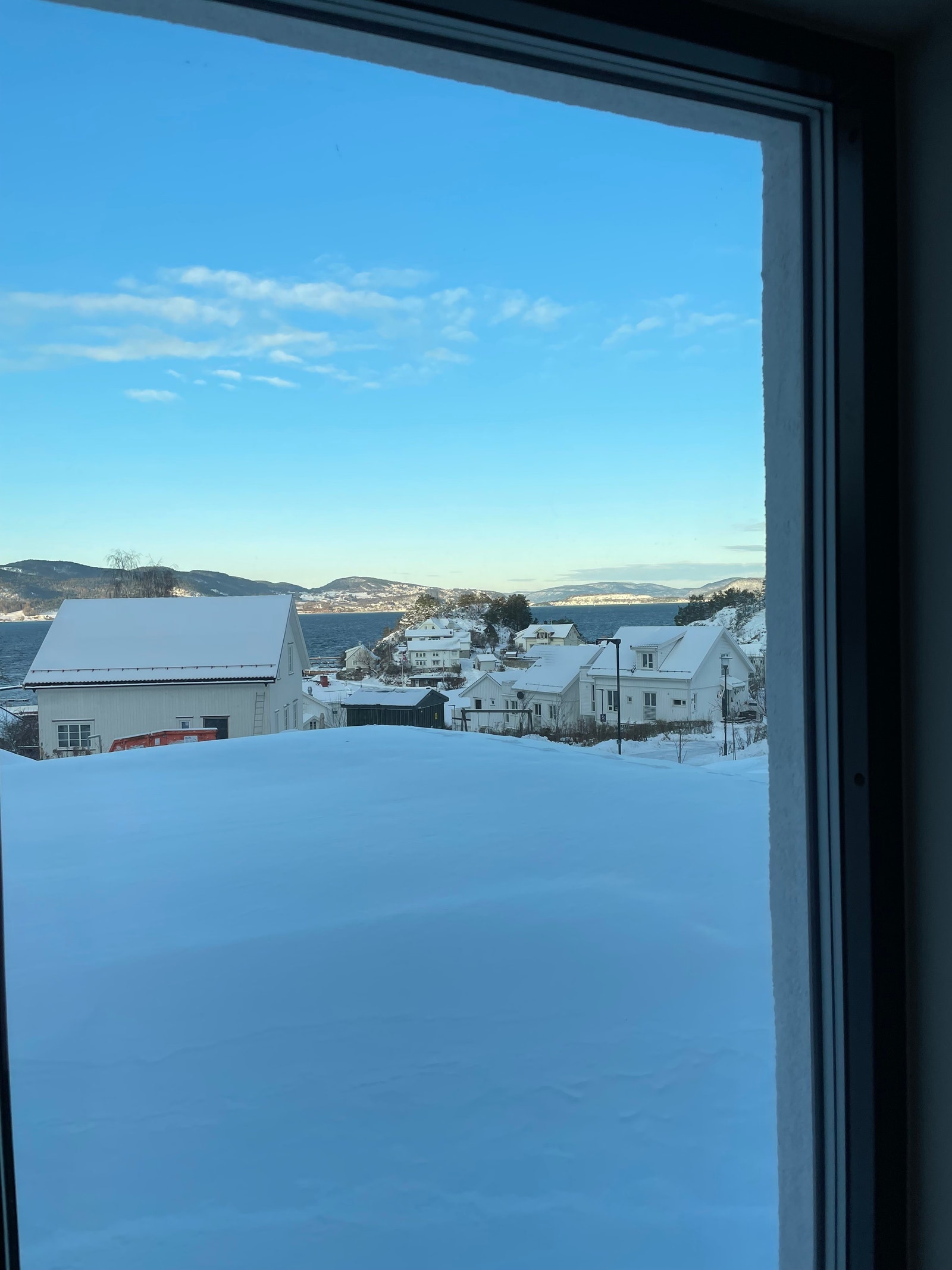 Fin utsikt sommer som vinter Galleribilde