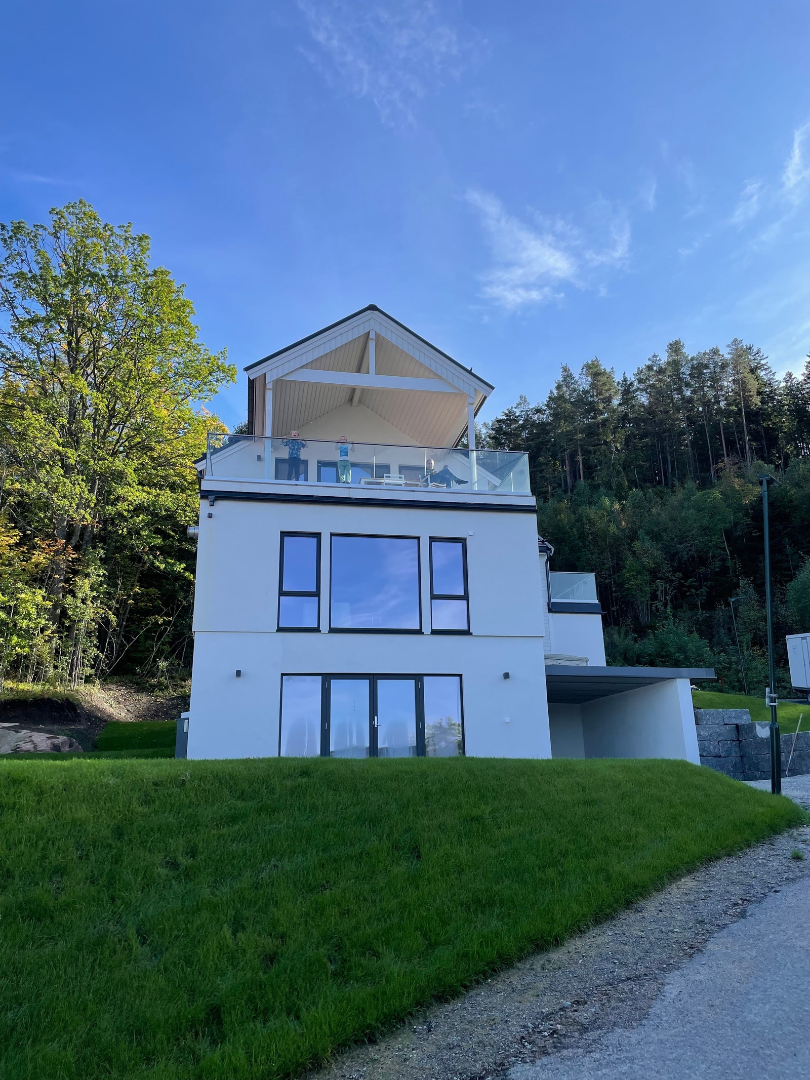 Hele huset, nederste etg som er til utleie. Galleribilde
