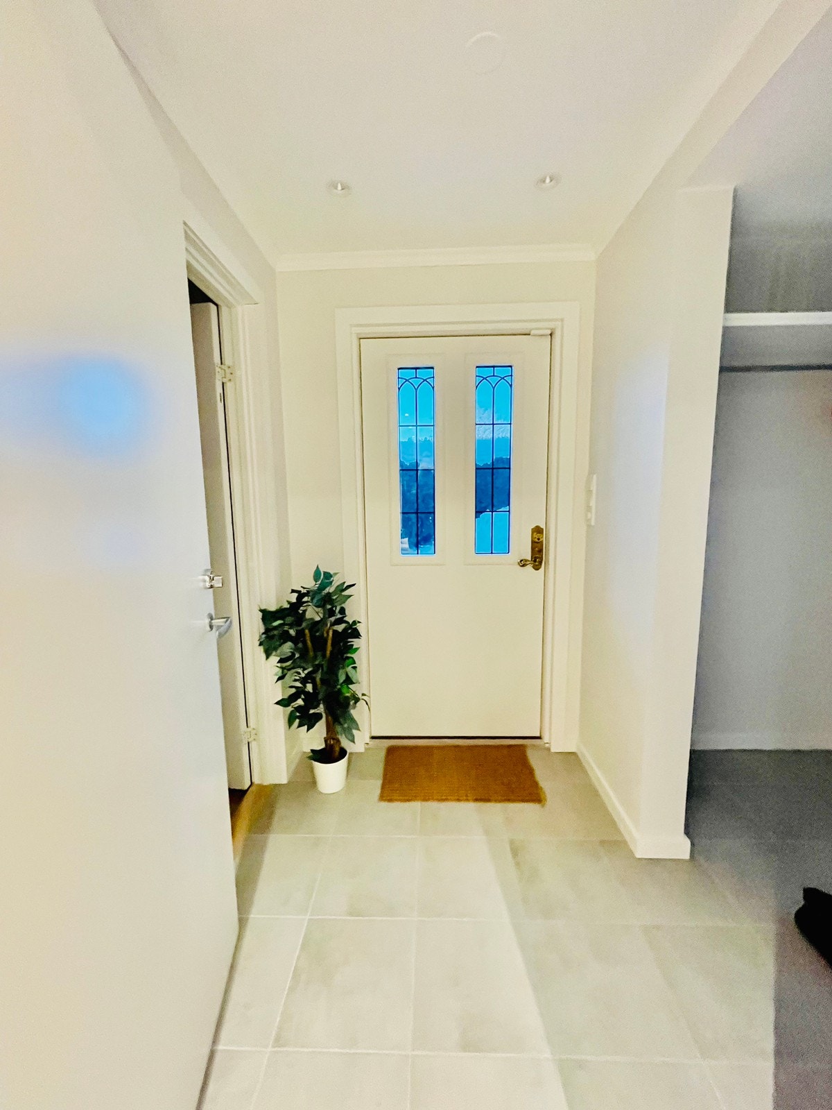 Egen inngang. Galleribilde