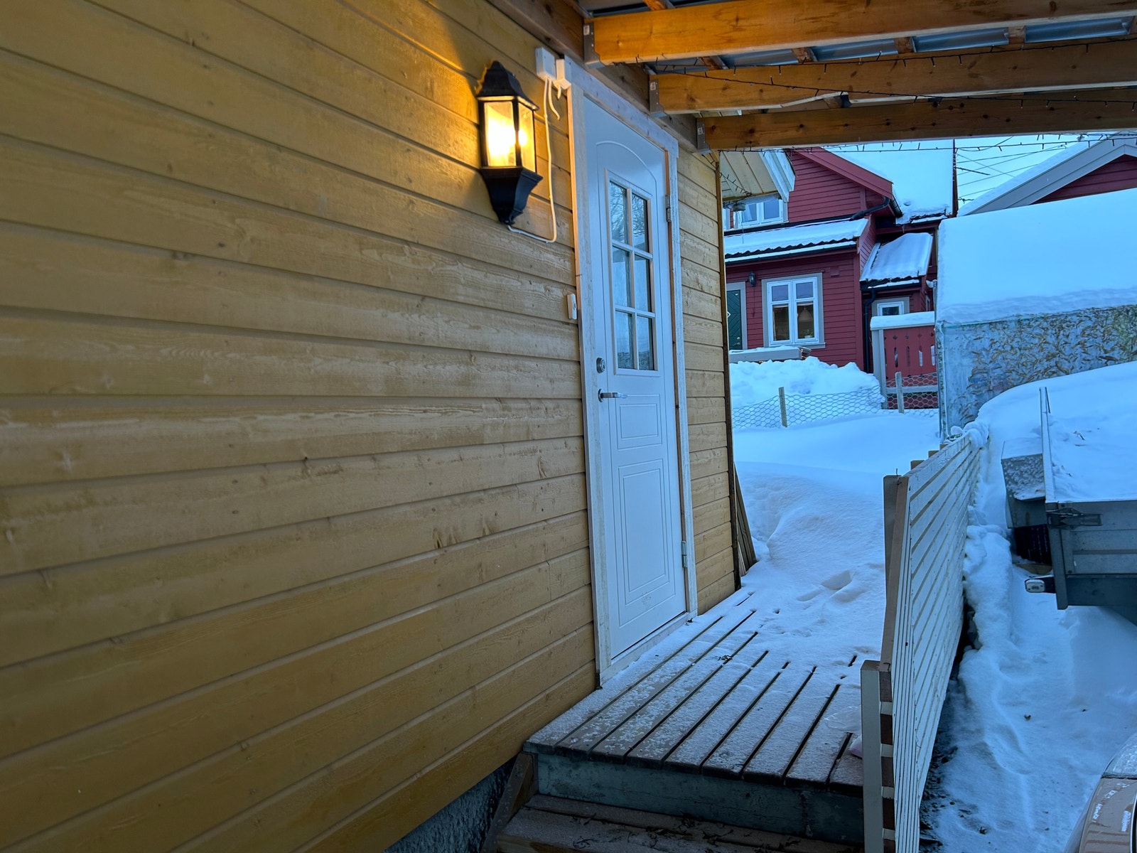 Egen terrasse på baksiden av huset Galleribilde