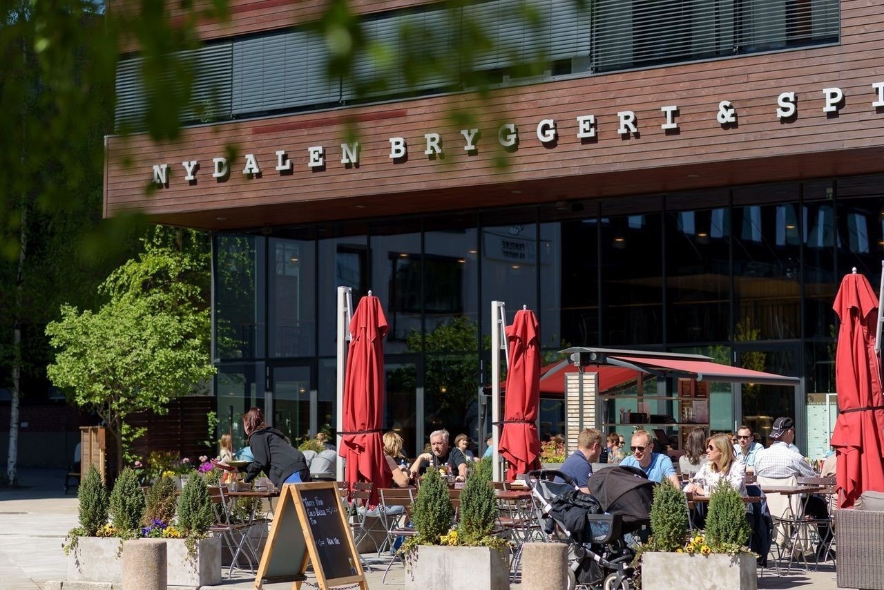 Flere restauranter og kaféer i området. Galleribilde