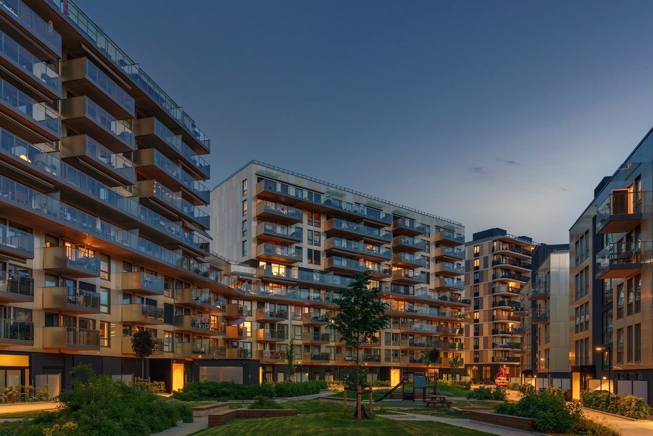 Hyggelig sameie. Leiligheten ligger i en av de lavere blokkene foran kvartalshagen og oppleves som stille (ingen trafikkbråk) Galleribilde