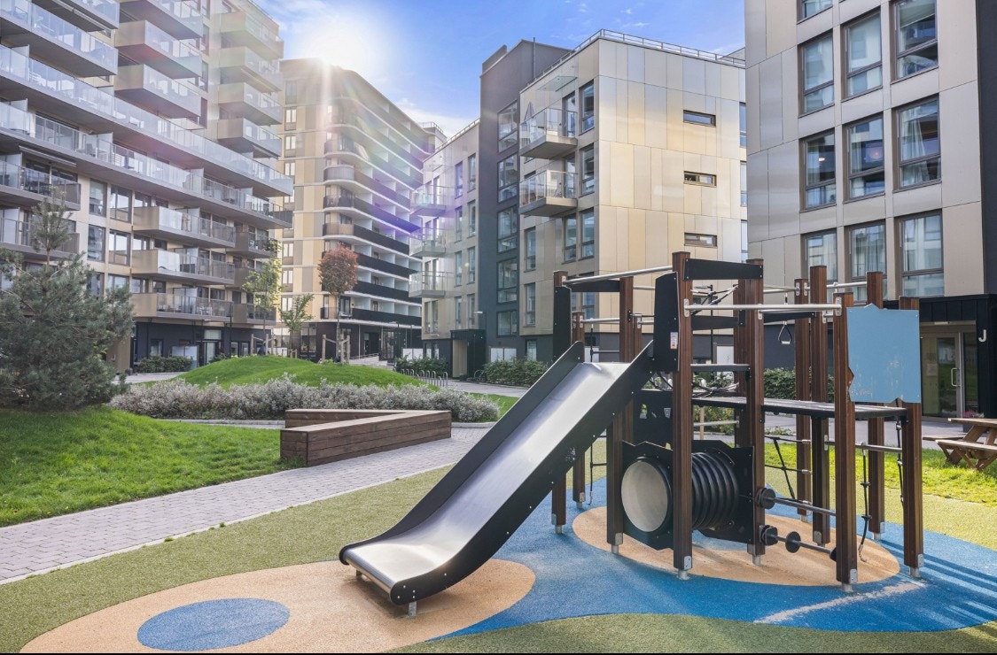 Lekeplass i kvartalshagen Galleribilde