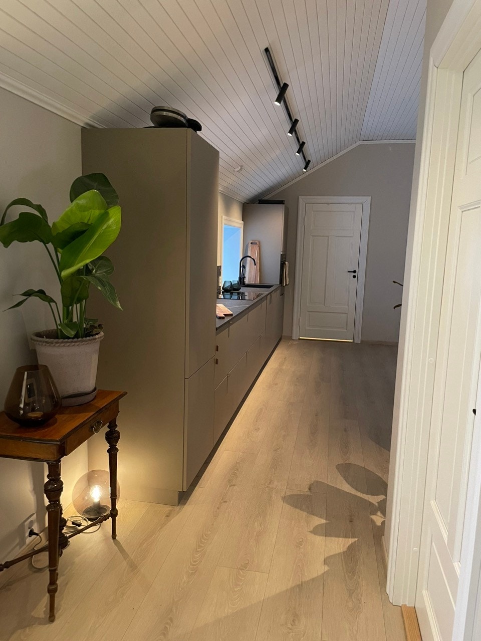 Kjøkken fra gang Galleribilde