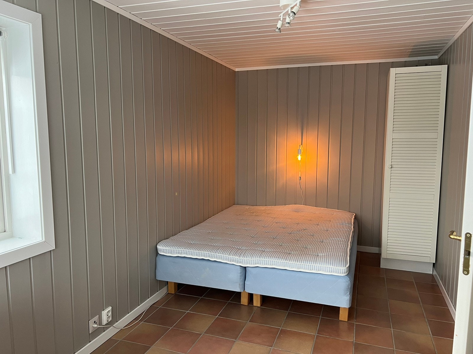 Soverom med seng på 160 bredde Galleribilde