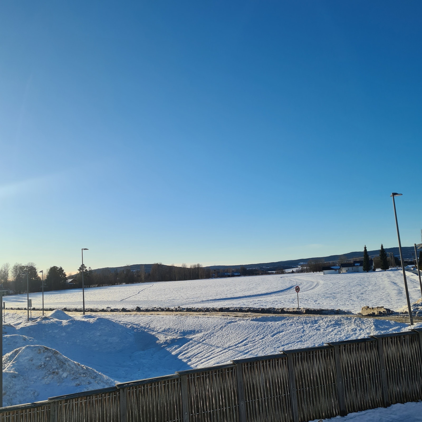 Utsikt fra balkong, rett på skiløyper 🙂 Galleribilde