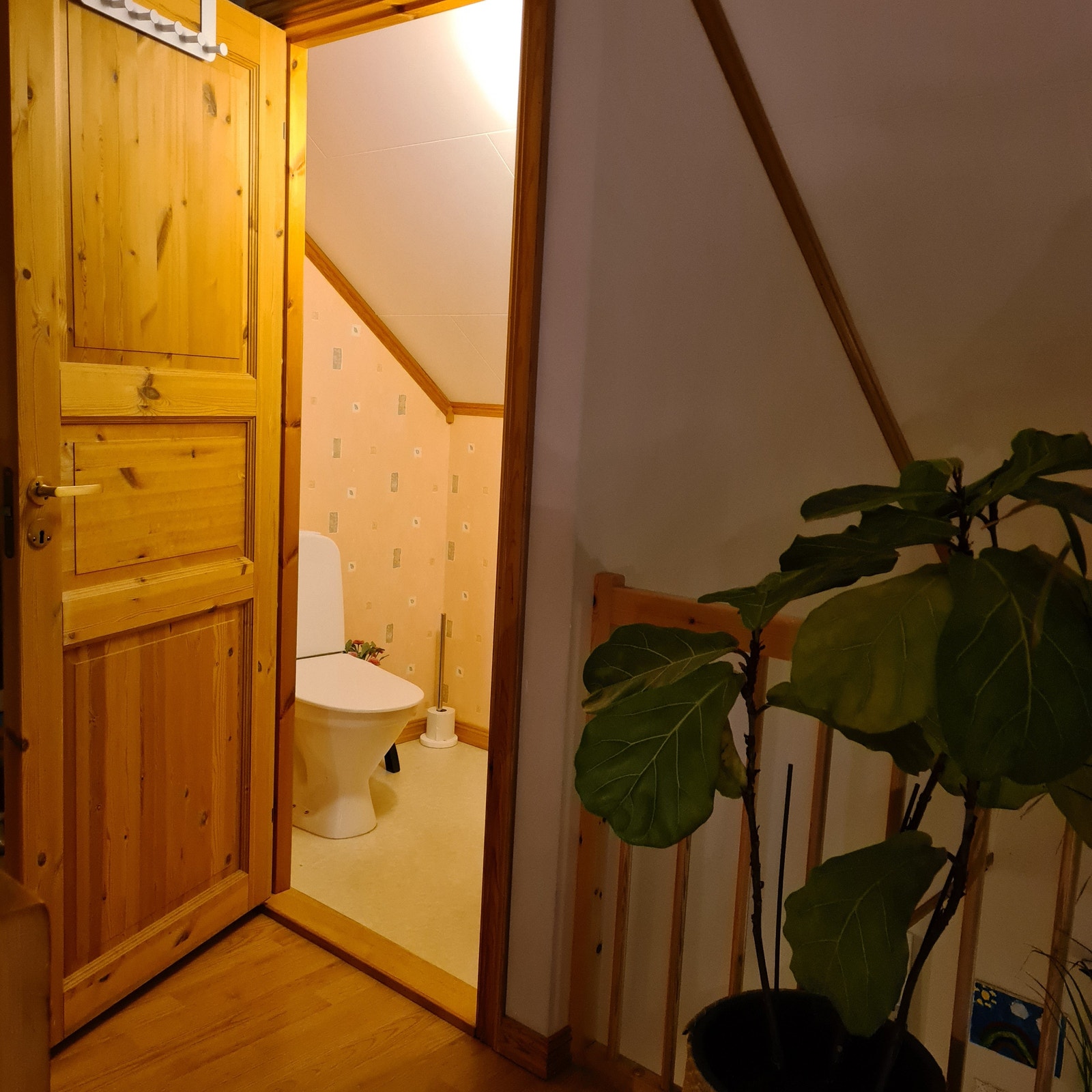 Toalett med servant i 2. etasje. Galleribilde