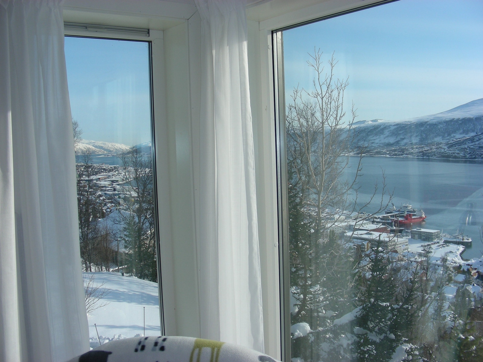 Vinterbilde mot nord sett fra stue Galleribilde