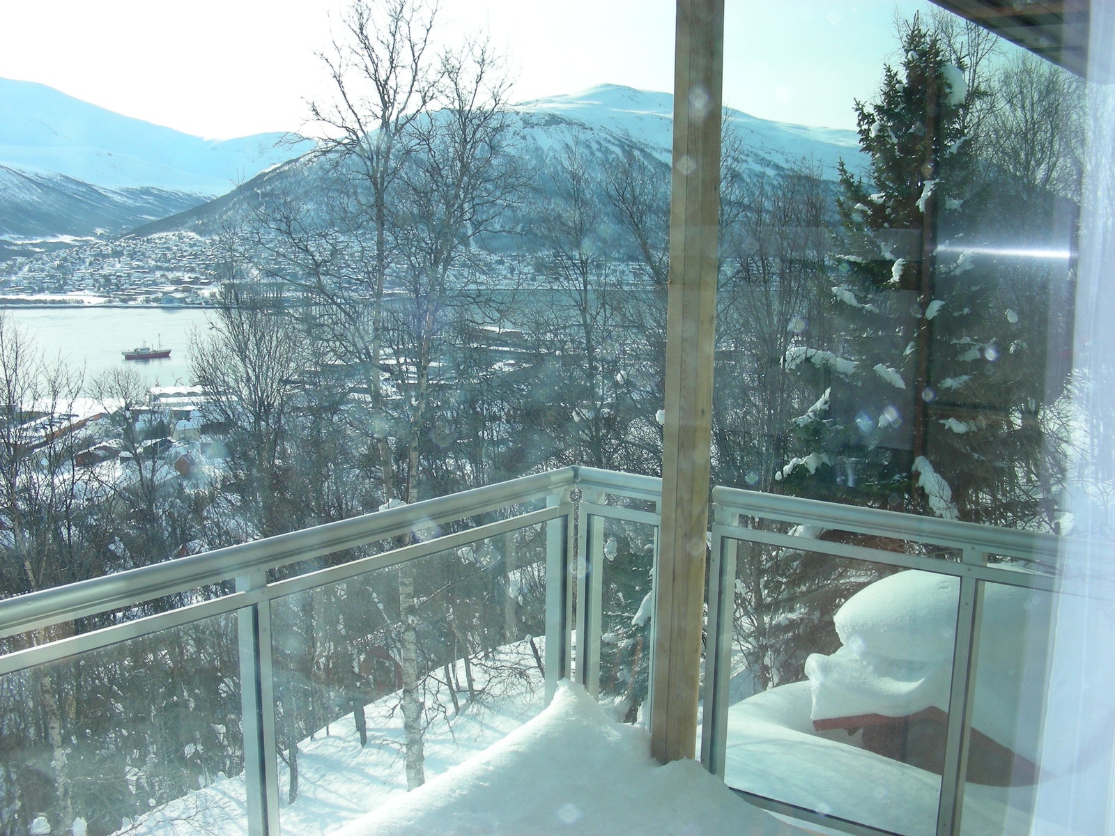 Vinterbilde mot sør-øst sett fra veranda Galleribilde