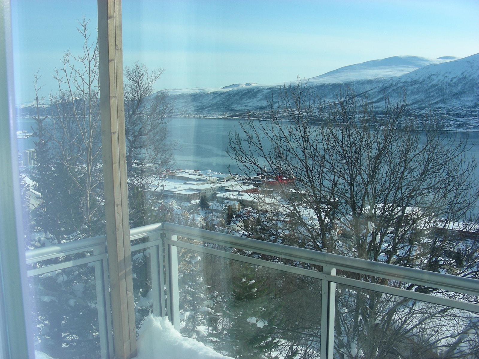 Vinterbilde mot nord sett fra veranda Galleribilde