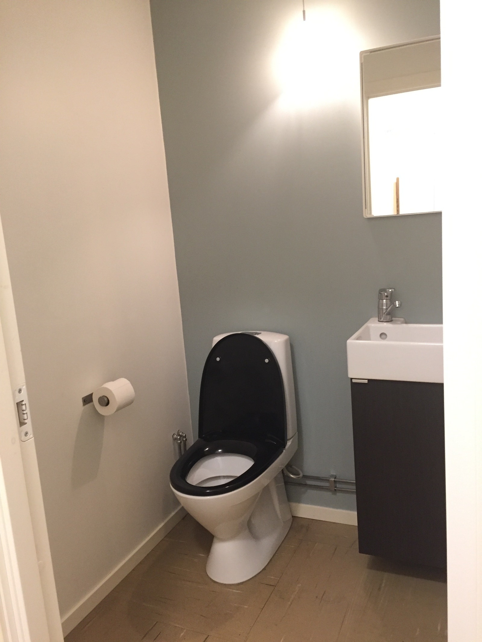 Felles wc med nabo-lokale Galleribilde