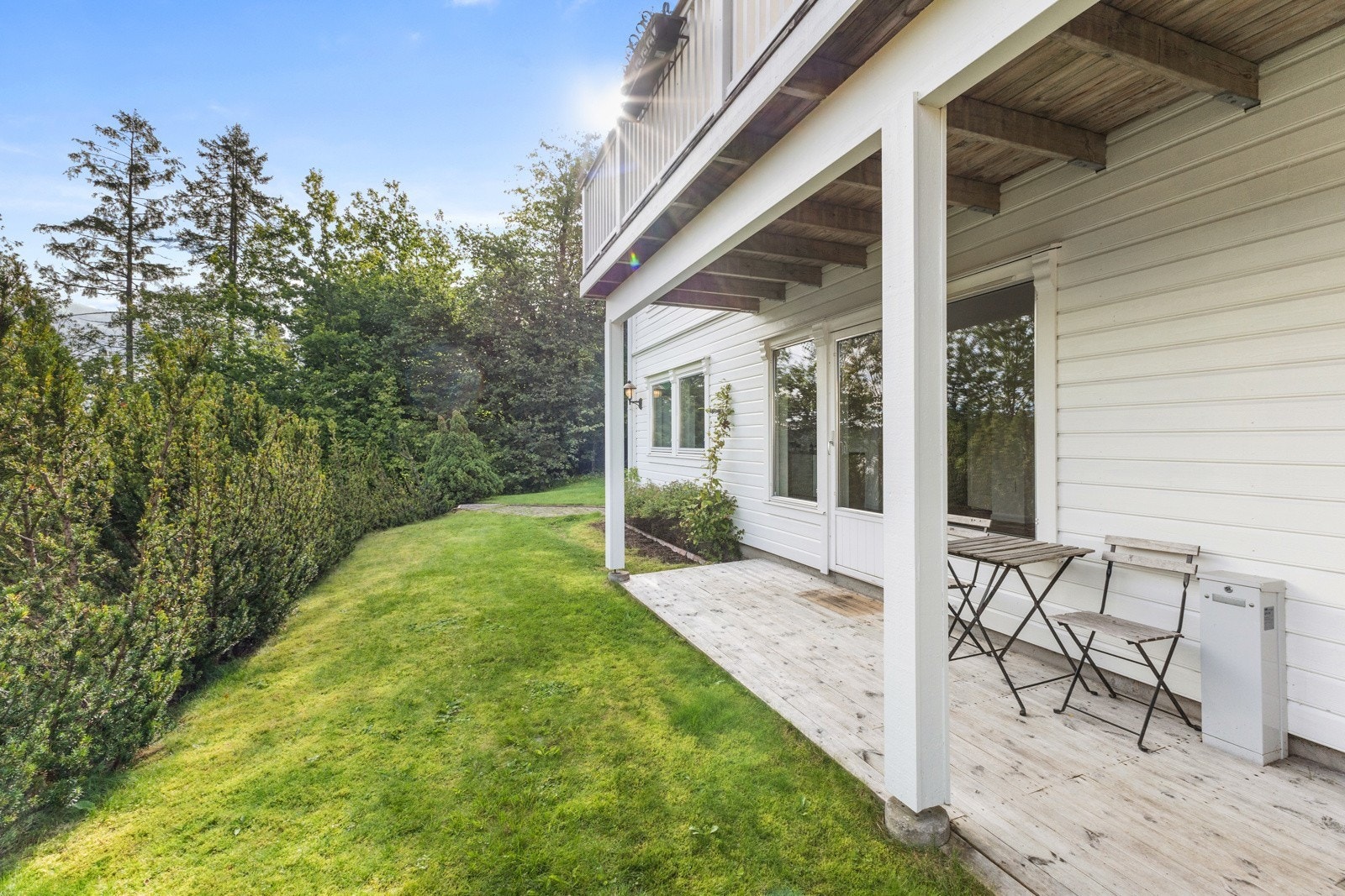 Utgang fra stue til egen platting og hage Galleribilde