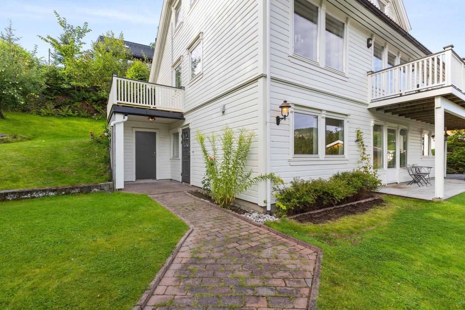 Hage, adkomst og egen utvendig bod på over 4km2 Galleribilde