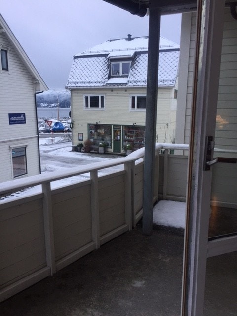 Balkong mot havn Galleribilde