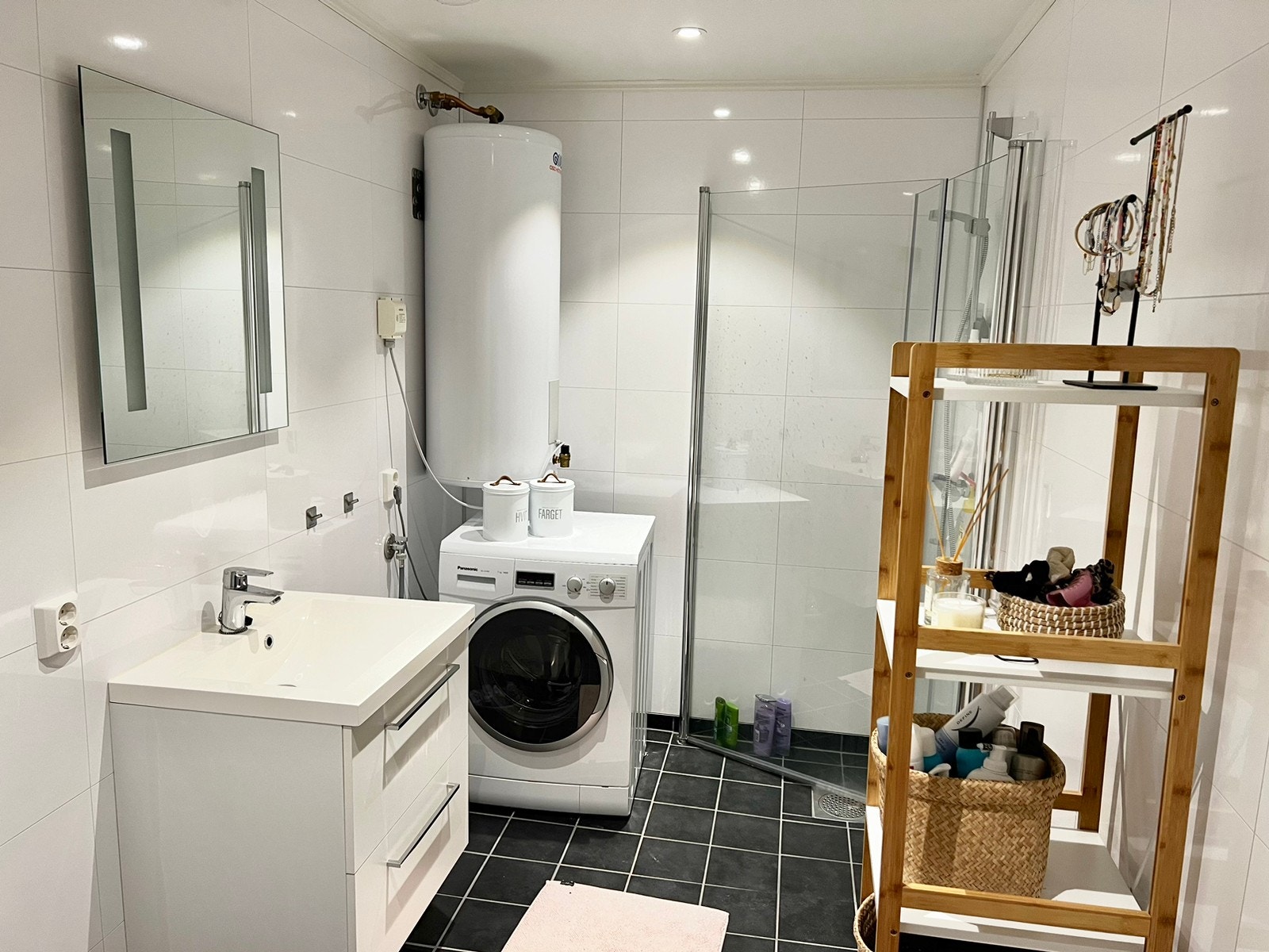 Bad (med forrige eiers eiendeler). Galleribilde