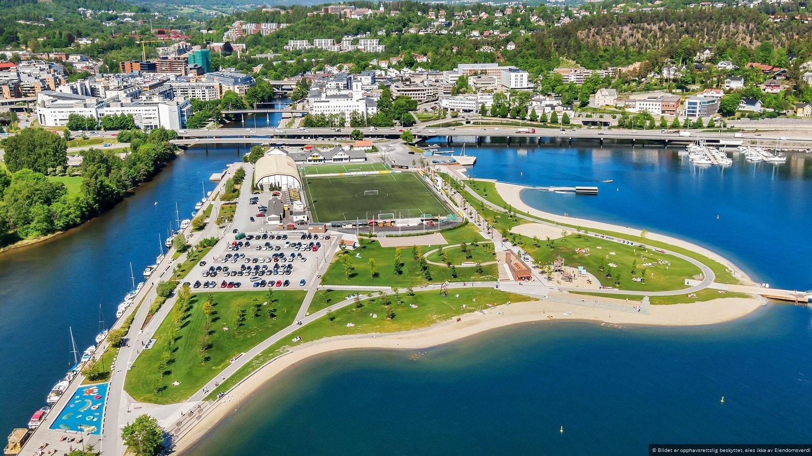 Kadettangen med badestrand og fotballstadion mm. Galleribilde