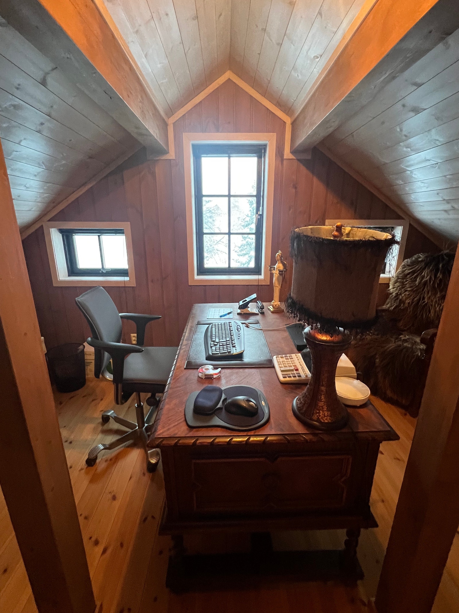 Loftskontor/lekerom (ekstra sengeplass på sofa?) Galleribilde